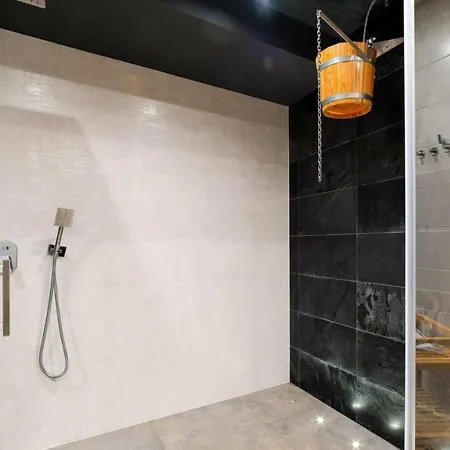 Апартаменти 4 I 45 W Willi Jozefina Шклярська Поремба